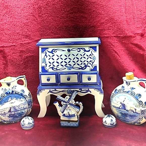 Delfts | Accents | 2 Delfts Blauw Jugs Plus Wooden Jewelry Box Not ...